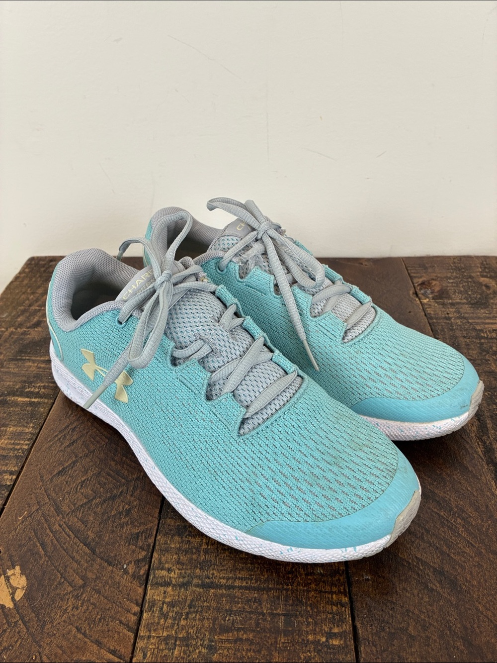 Under Armour 5.5 Youth Charges Aqua Running Shoes Lightweight Sneaker